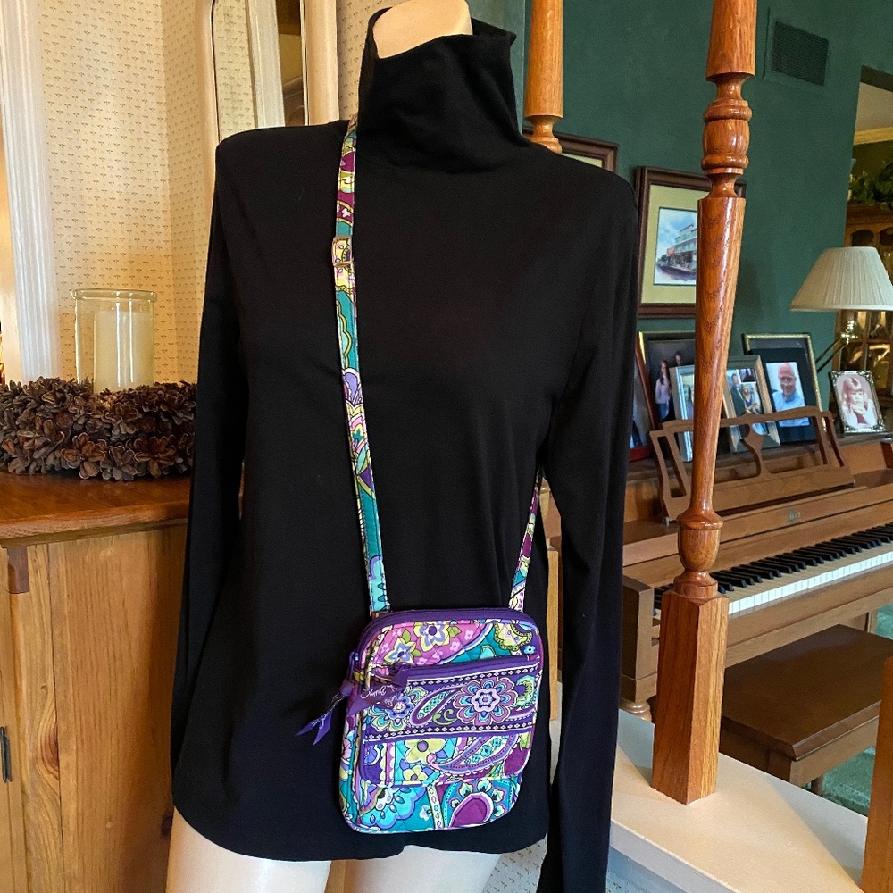 VERA BRADLEY SMALL CROSS BODY BAG